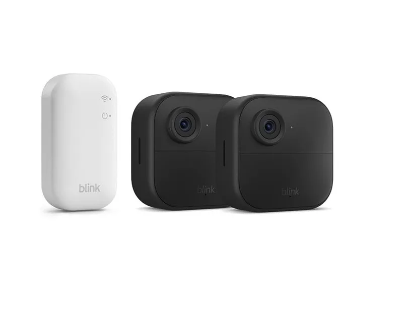 IP-Überwachungskamera Kamera Outdoor 4 Sicherheitskamera 2-Kamera-System Überwachungskamera (Innenbereich, Außenbereich, Set, Set, inkl. Sync Modul Core, integriertes Mikrofon) von Blink in Schwarz – Produktfoto