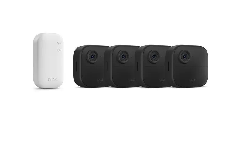 IP-Überwachungskamera Kamera Outdoor 4 Sicherheitskamera 4-Kamera-System Überwachungskamera (Innenbereich, Außenbereich, Set, inkl. Sync Modul Core, integriertes Mikrofon) von Blink in Schwarz – Produktfoto