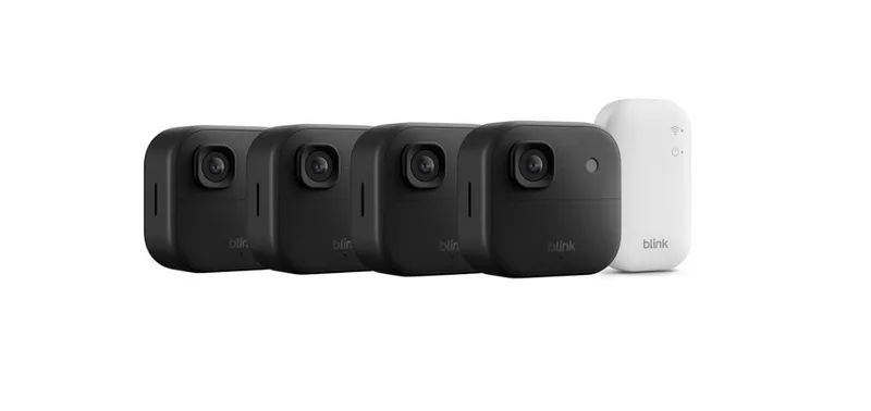 IP-Überwachungskamera Outdoor 4 4er Kameraset 2K+ (4-tlg., inkl. Sync Module Core, 2K+, Nachtsicht, 2-Wege-Audio) von Blink in Schwarz – Produktfoto