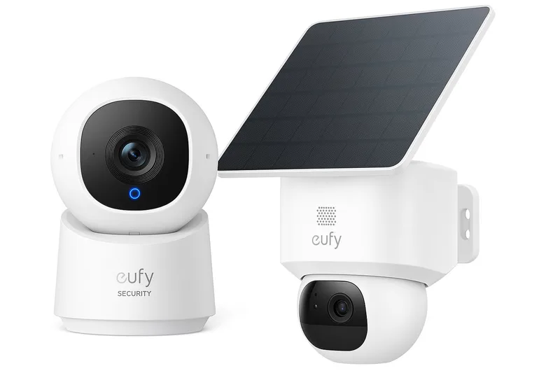 Solo Camera E30 – SoloCam - 2K HD-resolutie – 360° Pan & 70° Tilt – AI Auto Lock en Tracking – Zonne-energie met SolarPlus™ Technologie + Indoor Cam C220 - beveiligingscamera met 2K resolutie en 360° PTZ de eufy en Blanc – photo produit