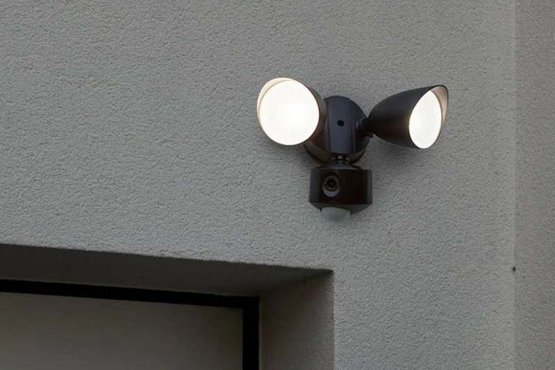 Connect DRACO - Slimme LED wandlamp met camera en Sensor voor buiten van Lutec in Zwart – productfoto