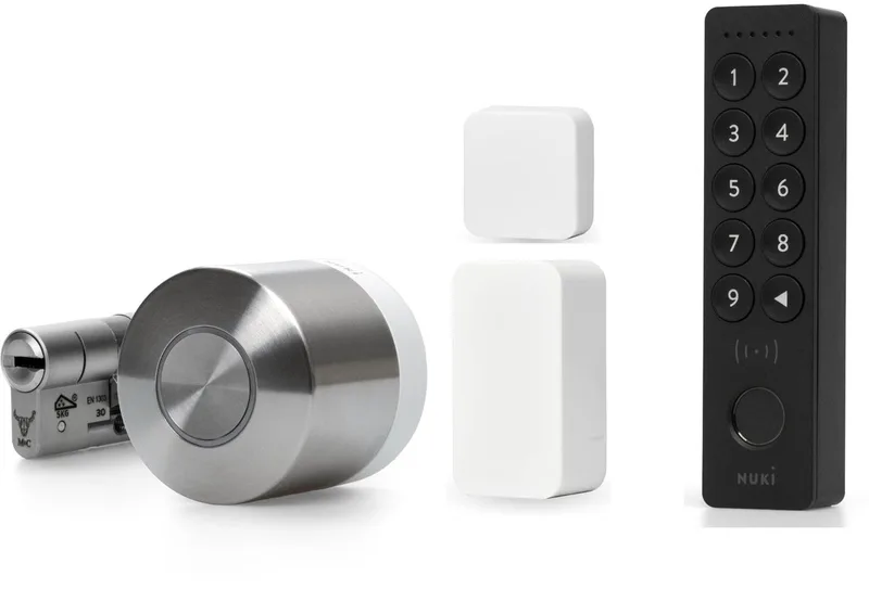 Smart Lock Ultra – Incl. Keypad 2 NFC & Door Sensor - Slim Deurslot met Wifi & Matter – Auto Unlock, Nachtmodus & Lock ‘n’ Go – werkt met Google, Alexa & Apple – Incl. SKG Cilinder by Nuki in Nuki Ultra + Keypad 2 NFC + Door Sensor – product photo