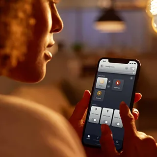 White E27 7W Globe Filament G125 550lm von Philips Hue – Produktfoto 4 von 5