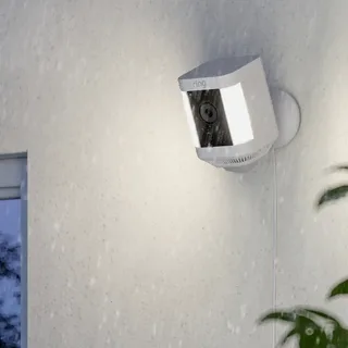 Spotlight Cam Plus - Plug-In - Beveiligingscamera från Ring i Vit – produktbild 2 av 3