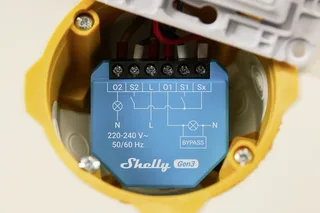 Shelly 2L Gen3 Wifi & Bluetooth Relais Schakelaar 2-draads van Shelly in Blauw – productfoto 2 van 3