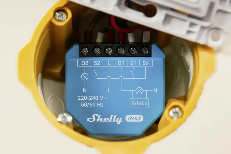 Shelly 2L Gen3 Wifi & Bluetooth Relais Schakelaar 2-draads van Shelly in Blauw – productfoto 2 van 3