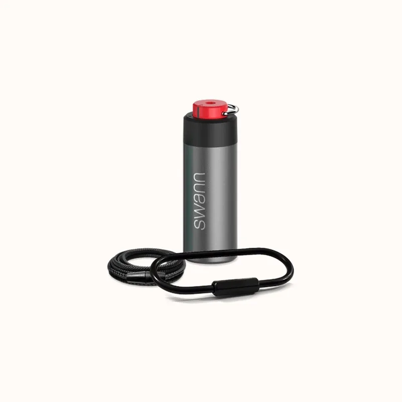 ActiveResponse Personal Safety Alarm Gen 2 Graphite –Persoonlijk Alarm- Draagbare SOS Alarm-120 DB Sirene-Gratis SMS GPS Locatie Delen-Paniekknop- Geen Abonnement-Inclusief Batterij Lanyard en Keyring von Swann in Grafiet – Produktfoto