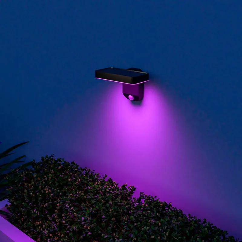 Smart Outdoor Solar wandlamp, sensor, RGBW van Calex in Zwart – productfoto 1 van 2