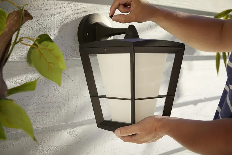 LED-utomhusvägglampa 17440/30/P7 Econic LED fast installerad 15 W RGBW från Philips Hue i Svart – produktbild 2 av 3