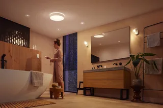 LED Deckenleuchte White Ambiance Devere, für Badezimmer Größe L, 3300lm, Abschaltautomatik, Bluetooth, CCT - über Fernbedienung, Dimmer, Dimmfunktion, Einschlafhilfe, Farbsteuerung, Farbwechsel, Fernbedienung, Infrarot inkl., Memory, nach Trennung vom Netz, Nachtlichtfunktion, Smar van Philips Hue in Wit – productfoto 2 van 5