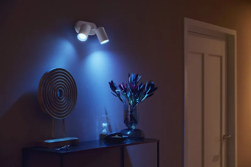 LED Deckenspot White & Color Ambiance Fugato 2er Aufbauspot, Abschaltautomatik, Bluetooth, CCT - über Fernbedienung, Dimmfunktion, Einschlafhilfe, Farbsteuerung, Farbwechsel, Memory, nach Trennung vom Netz, Nachtlichtfunktion, RGB, Smart Home, Timerfunktion, Weckerfunktion, dimmbar über de Philips Hue en Blanc – photo produit 5 sur 5