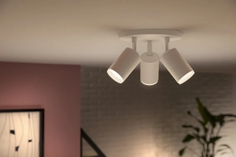 LED Deckenspot White & Color Ambiance Fugato 3er Aufbauspot, Abschaltautomatik, Bluetooth, CCT - über Fernbedienung, Dimmfunktion, Einschlafhilfe, Farbsteuerung, Farbwechsel, Memory, nach Trennung vom Netz, Nachtlichtfunktion, RGB, Smart Home, Timerfunktion, Weckerfunktion, dimmbar über de Philips Hue en Blanc – photo produit 2 sur 5