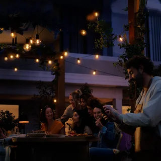 LED lichtketting Festavia Globe 14 m 20 lampjes IP65 van Philips Hue in Zwart, Helder – productfoto 3 van 5