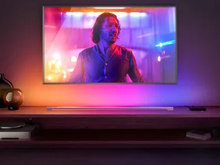 LED Lichtleiste Play Gradient Light Tube 125cm, Abschaltautomatik, Bluetooth, CCT - über Fernbedienung, Dimmfunktion, Farbsteuerung, Farbwechsel, Leuchtdauer einstellbar, Memoryfunktion, Nachtlichtfunktion, RGB, Smart Home, Timerfunktion, dimmbar über Fernbedienung, erweiterbar, mehrere från Philips Hue i Vit – produktbild 2 av 5