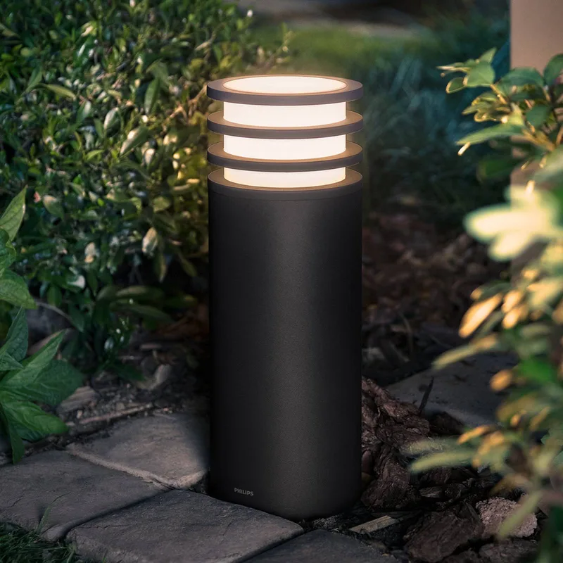 LED sokkellamp Lucca, zwart, RGBW smart, IP44 van Philips Hue in Antraciet, Wit – productfoto 1 van 3