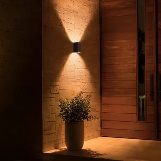 Resonate LED buiten wandlamp, RGBW van Philips Hue in Zwart – productfoto 2 van 5