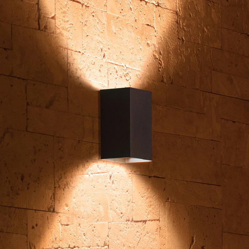 Resonate LED buiten wandlamp, RGBW van Philips Hue in Zwart – productfoto 5 van 5