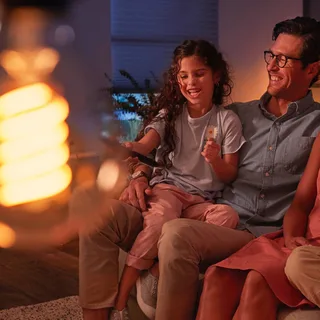 White filament lamp Globe G93 E27 7,2W van Philips Hue – productfoto 4 van 5
