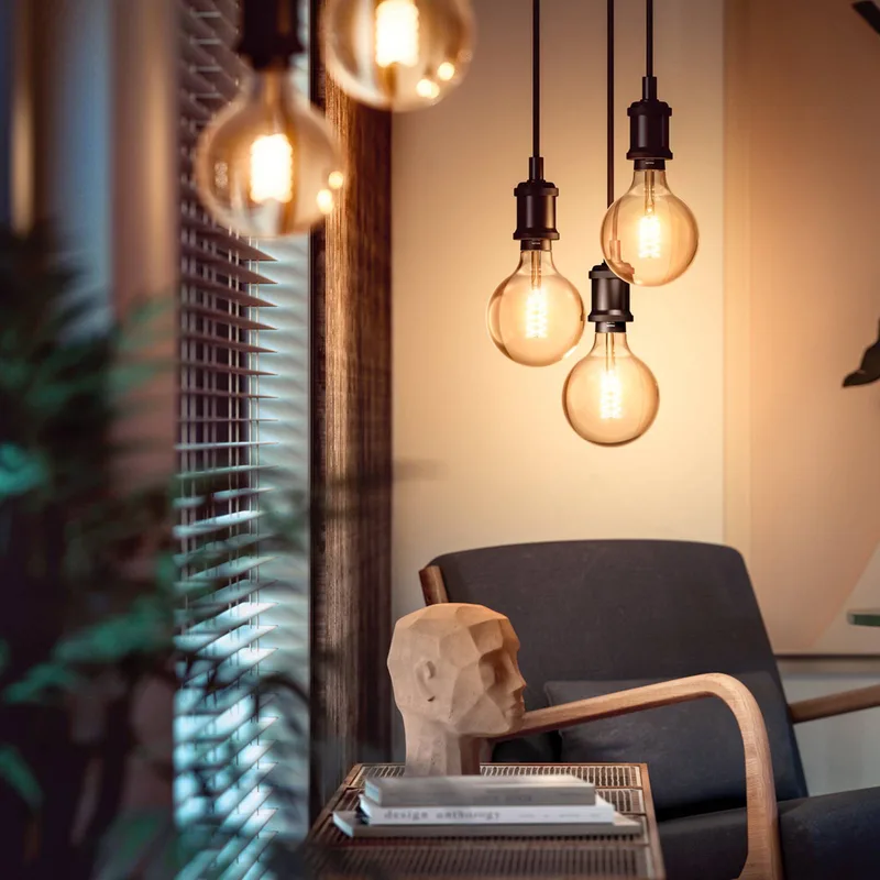 White filament lamp Globe G93 E27 7,2W van Philips Hue – productfoto 2 van 5