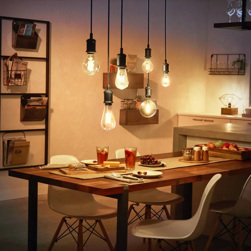 White filament lamp Globe G93 E27 7,2W van Philips Hue – productfoto 1 van 5