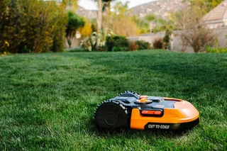Rasenmähroboter Landroid M700 Plus, bis 700 m² Rasenfläche, (Set), 700m², 20V/4Ah, 18cm/30-60mm, WiFi/Bluetooth, Cut to edge, PowerShare by Worx in Orange – product photo 2 of 5